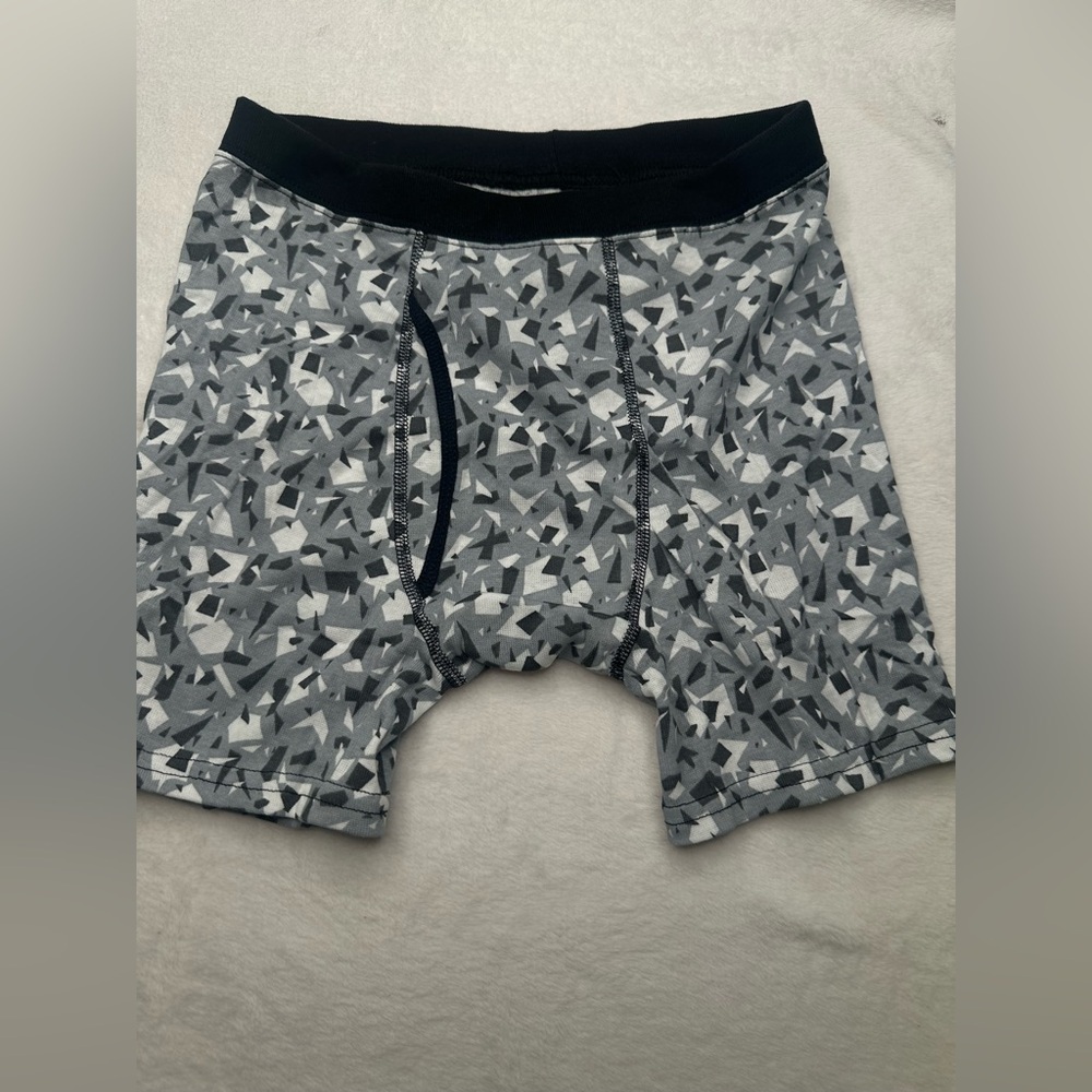 Hanes Boys XL Tagless Boxer Briefs Solid Colors  7 Count - Picture 5 of 9